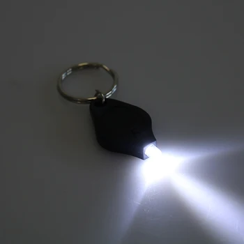 LED Mini-avaimenperä Valo Ulkouima-Camping Hätä-avaimenperä Valo Purista Valo Mikro-Taskulamppu Soihtu Sisäänrakennettu CR2016 Akku